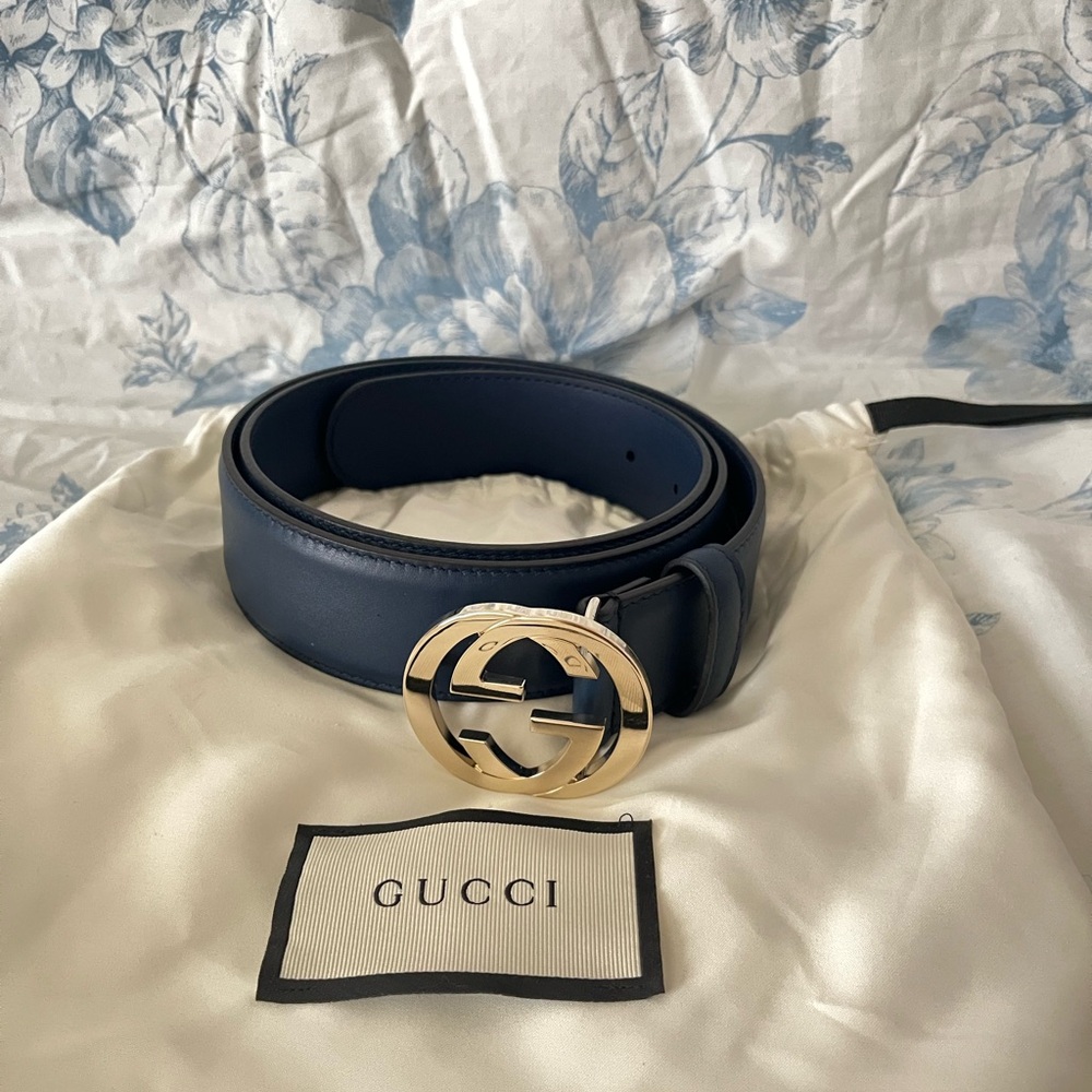 Gucci Women's Navy Leather Belt with Gold Buckle